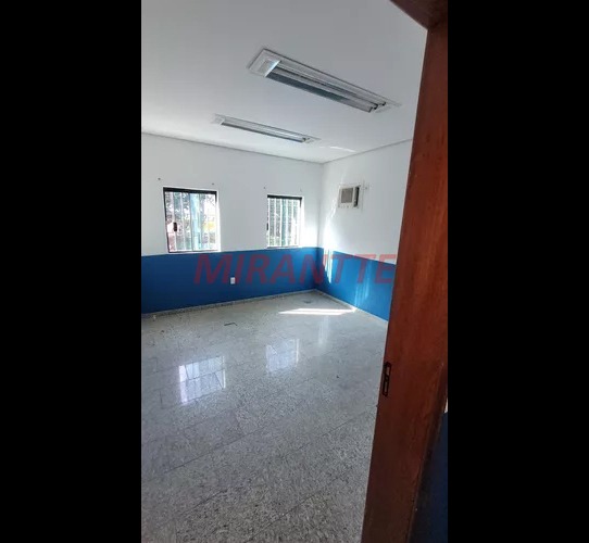 Comercial de 650m² em Limão