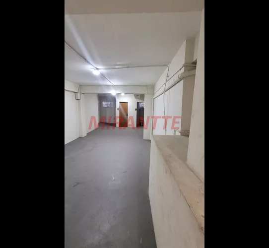 Comercial de 650m² em Limão