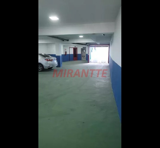 Comercial de 650m² em Limão