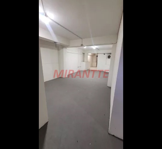 Comercial de 650m² em Limão