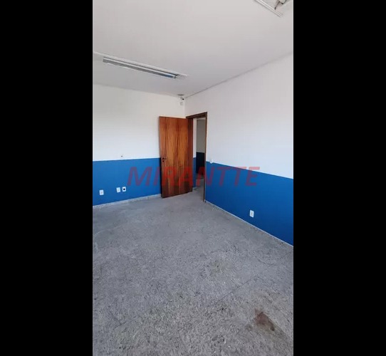 Comercial de 650m² em Limão