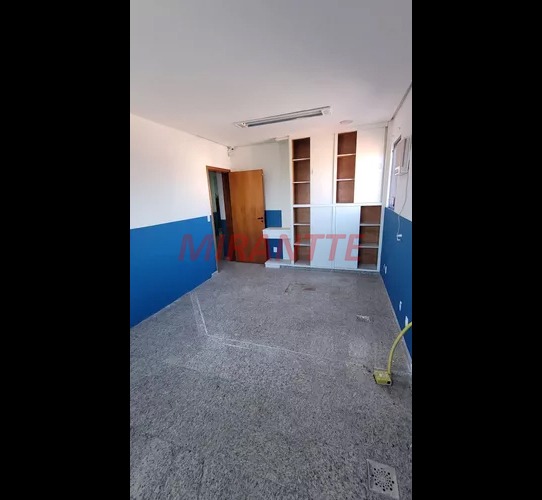Comercial de 650m² em Limão