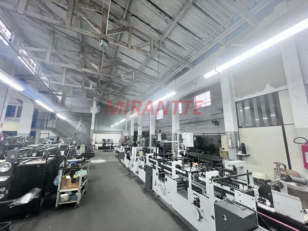 Comercial de 907m² em Brás