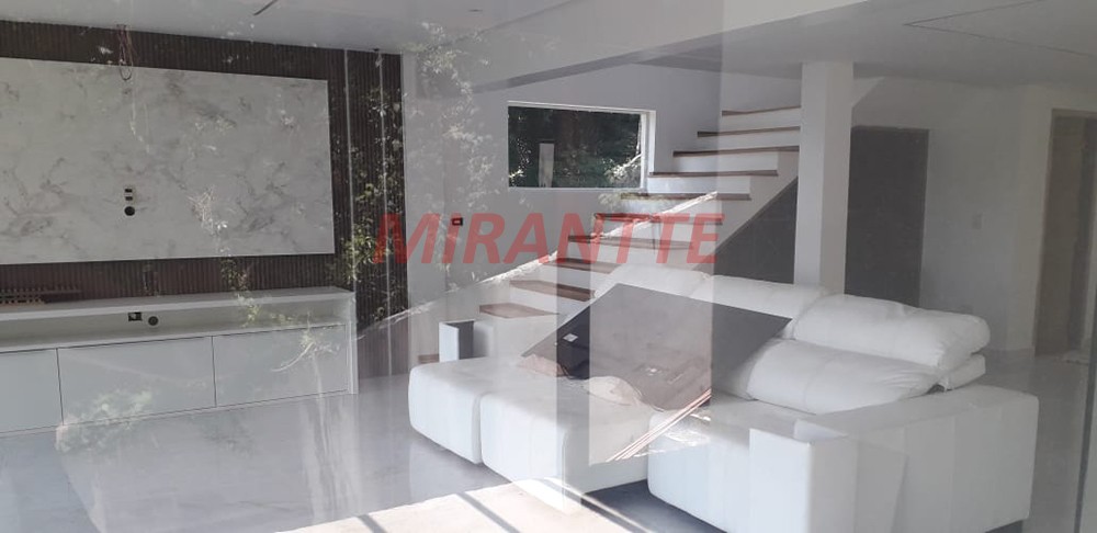 Sobrado de 316m² com 4 quartos em Caieras
