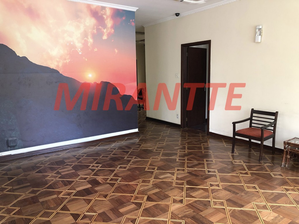 Comercial de 228m² em Água Fria