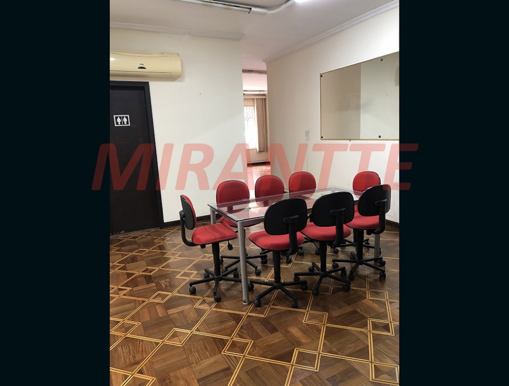 Comercial de 228m² em Água Fria