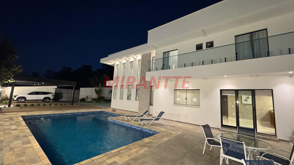 Sobrado de 400m² com 4 quartos em Serra Da Cantareira