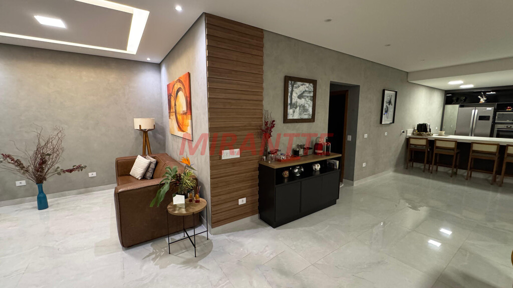 Sobrado de 400m² com 4 quartos em Serra Da Cantareira