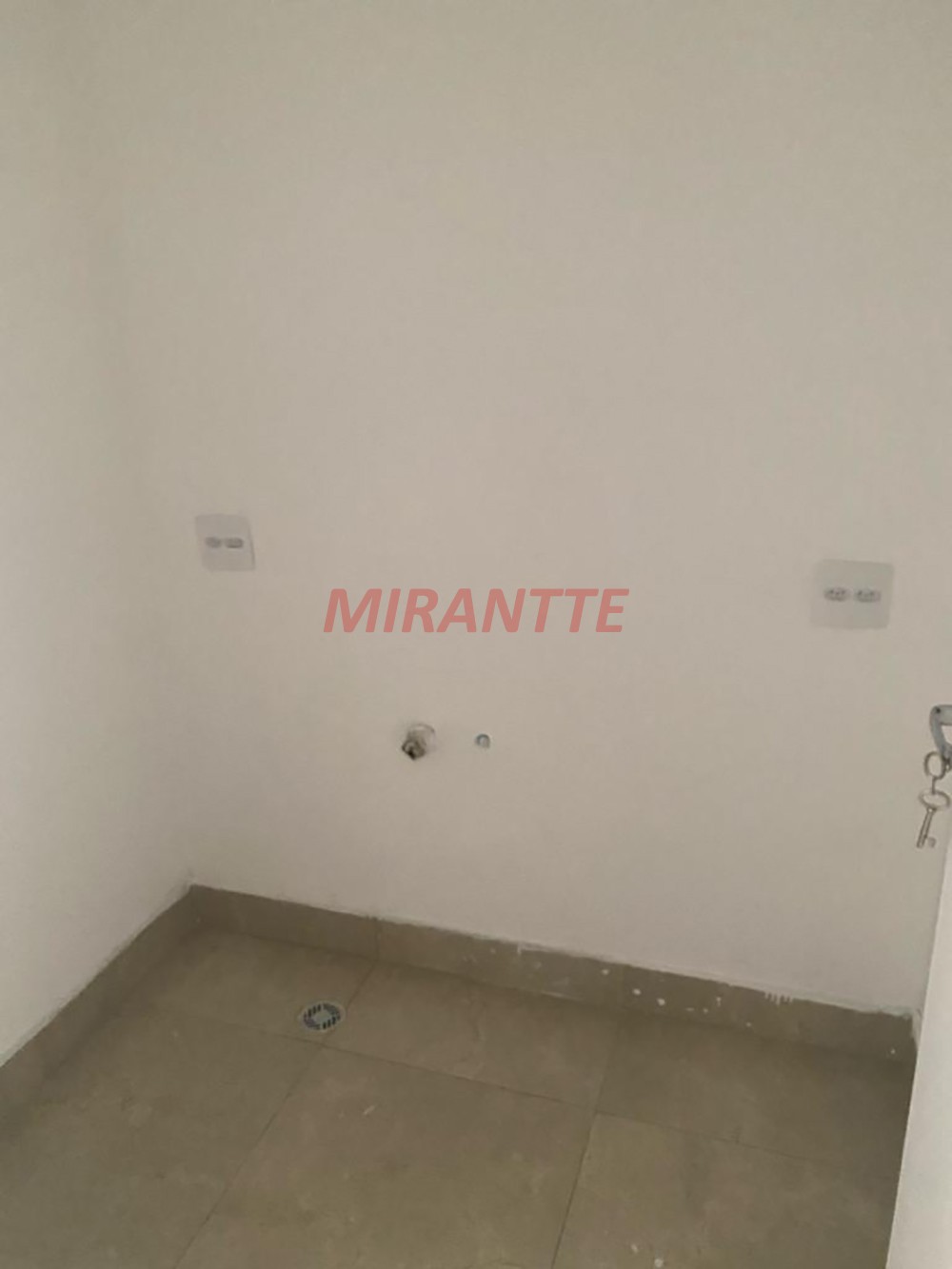 Comercial de 223m² em Santana