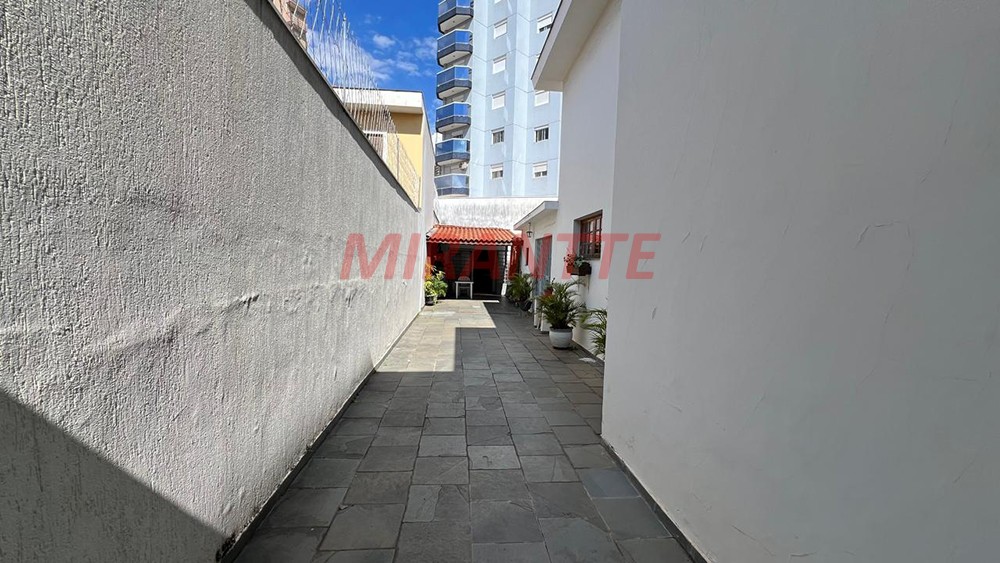 Sobrado de 214m² com 3 quartos em Água Fria