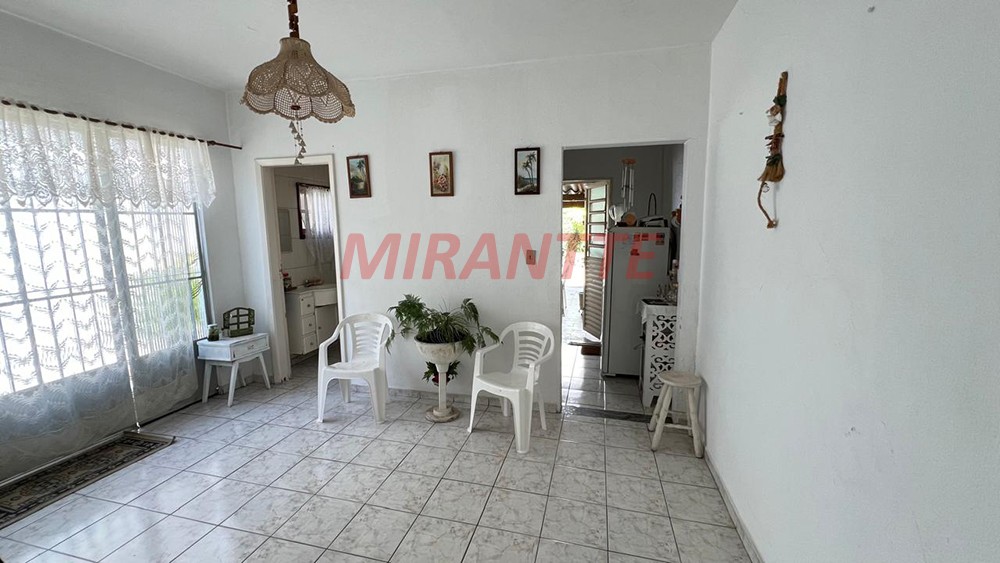 Sobrado de 214m² com 3 quartos em Água Fria