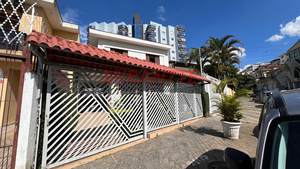 Sobrado de 214m² com 3 quartos em Água Fria