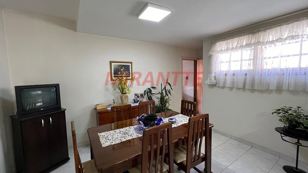 Sobrado de 214m² com 3 quartos em Água Fria