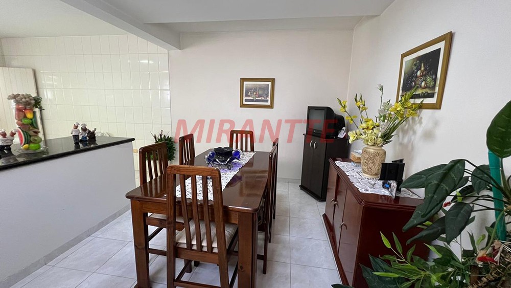 Sobrado de 214m² com 3 quartos em Água Fria