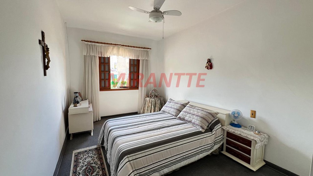 Sobrado de 214m² com 3 quartos em Água Fria