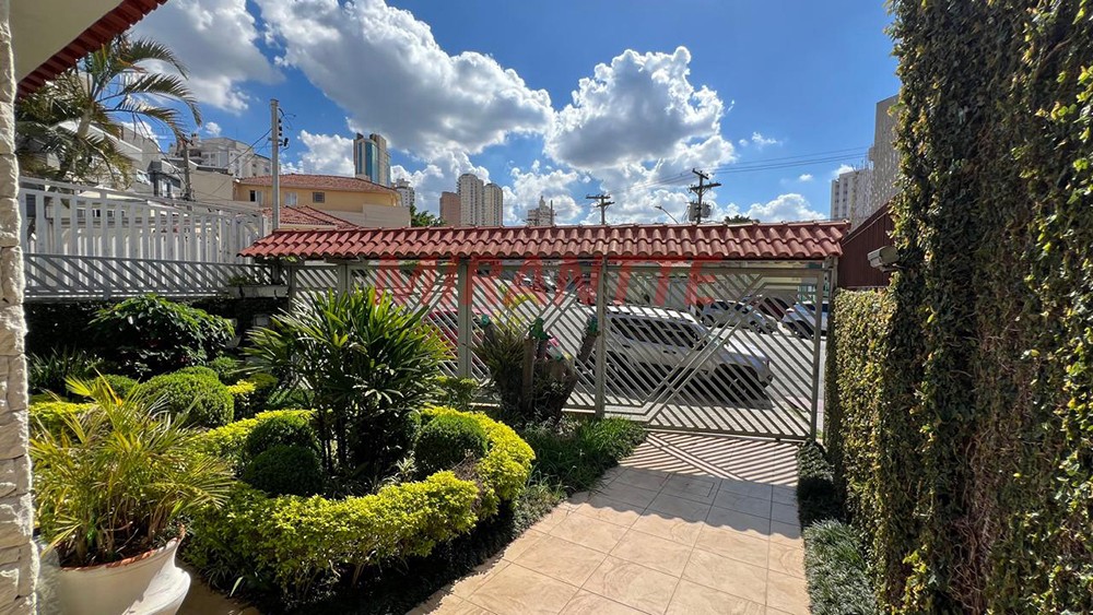 Sobrado de 214m² com 3 quartos em Água Fria
