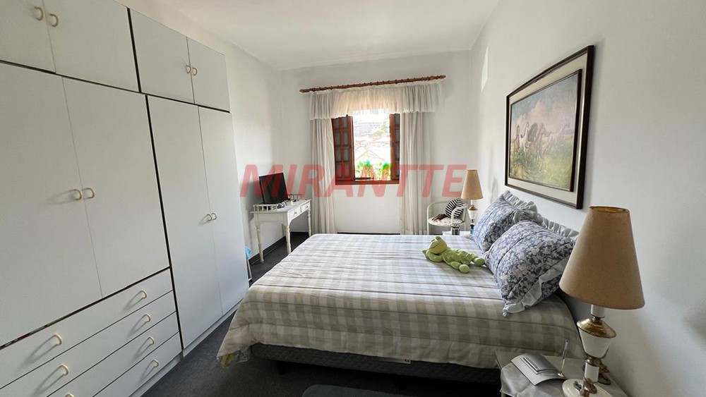 Sobrado de 214m² com 3 quartos em Água Fria