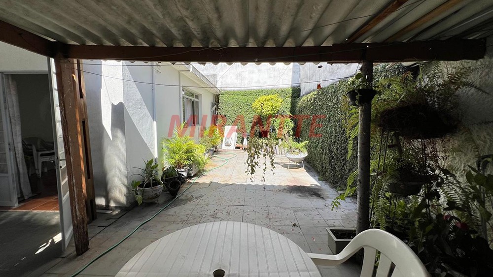 Sobrado de 214m² com 3 quartos em Água Fria