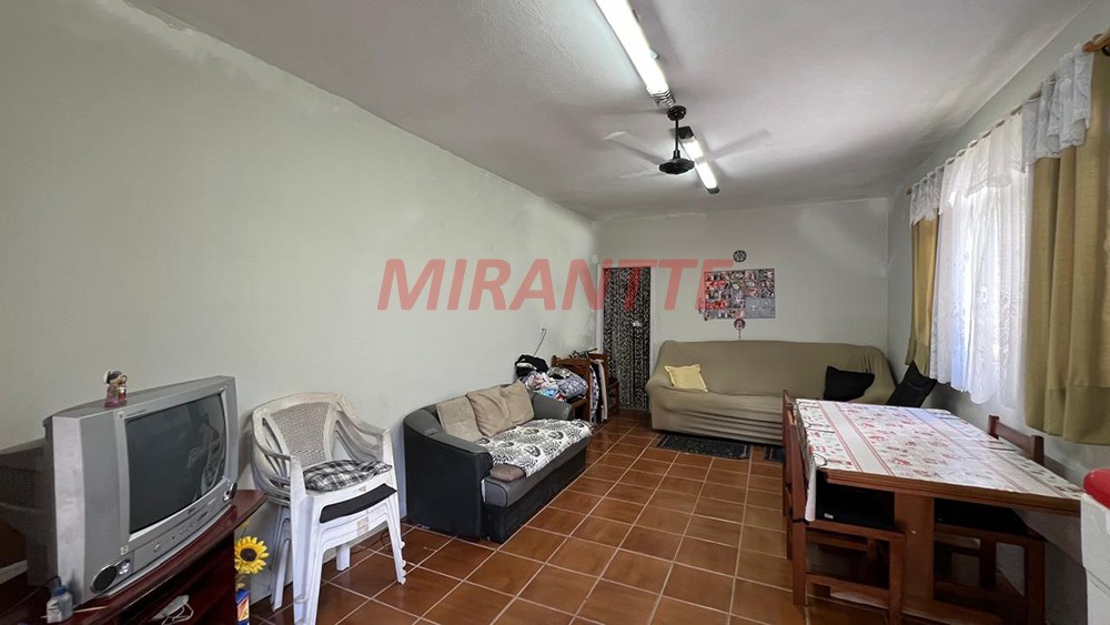 Sobrado de 214m² com 3 quartos em Água Fria
