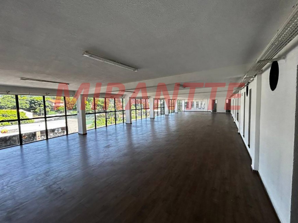 Comercial de 880m² em Horto Florestal