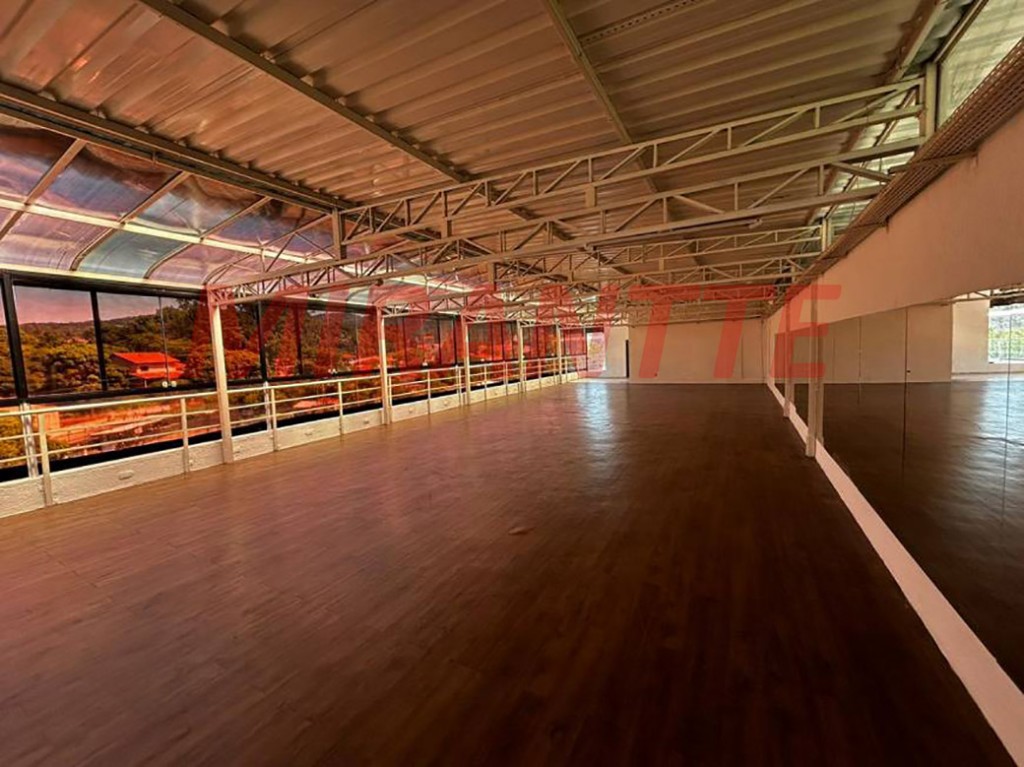 Comercial de 880m² em Horto Florestal