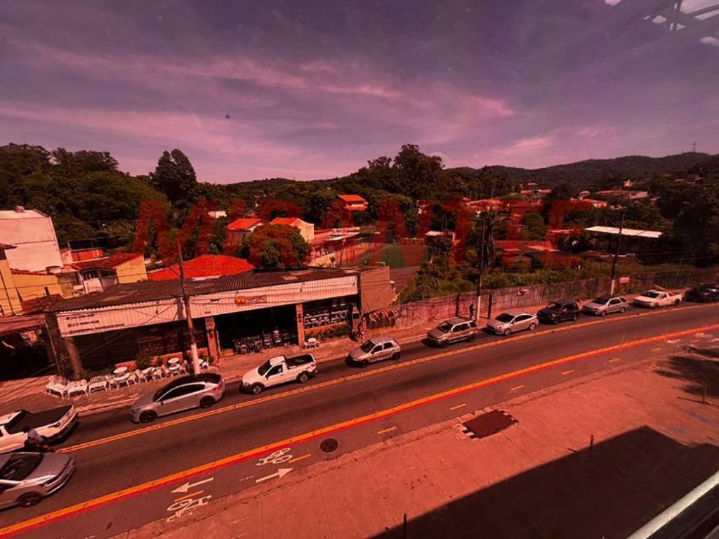 Comercial de 880m² em Horto Florestal