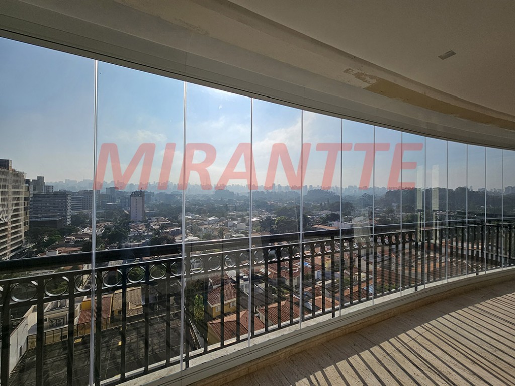 Cobertura de 420m² com 4 quartos em Vila Nova Conceição