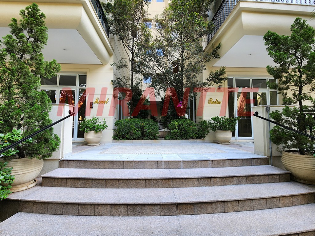 Cobertura de 420m² com 4 quartos em Vila Nova Conceição