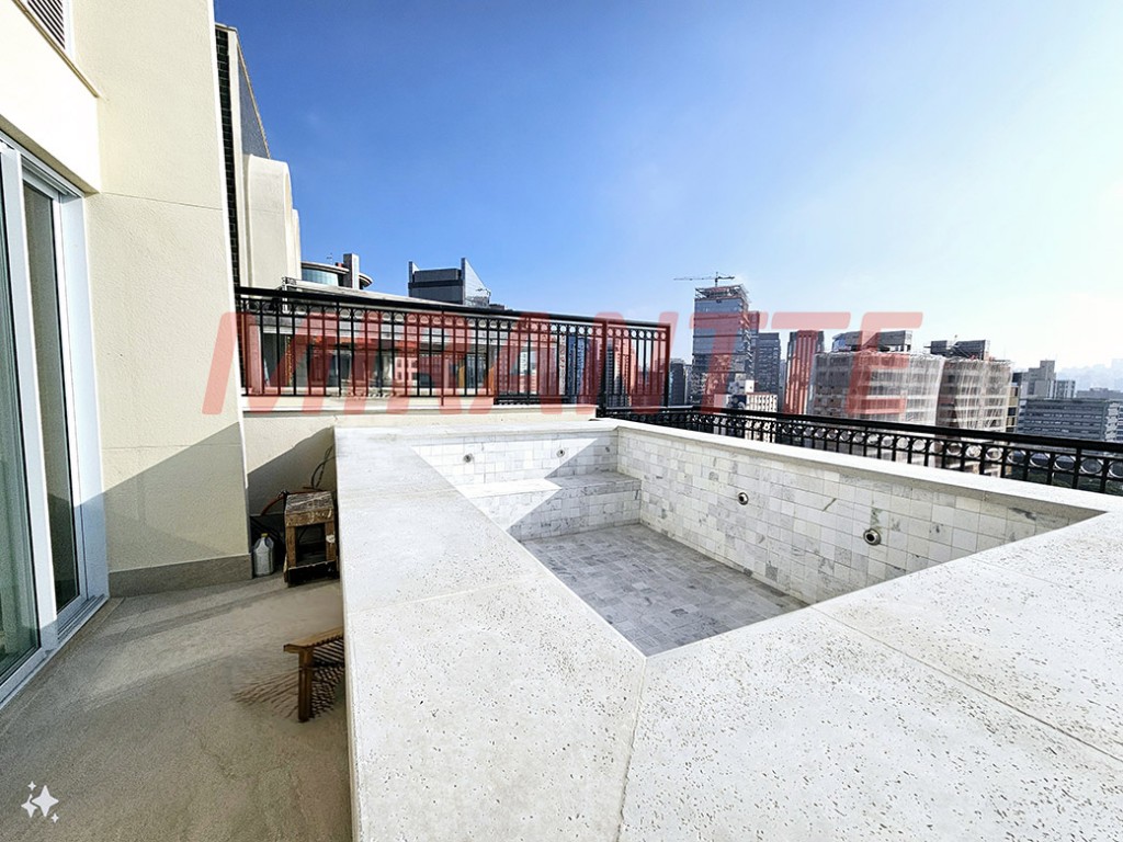 Cobertura de 420m² com 4 quartos em Vila Nova Conceição