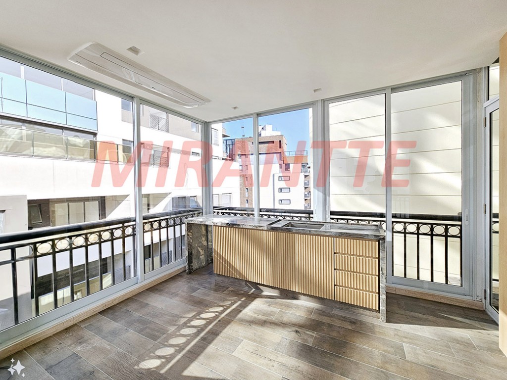Cobertura de 420m² com 4 quartos em Vila Nova Conceição
