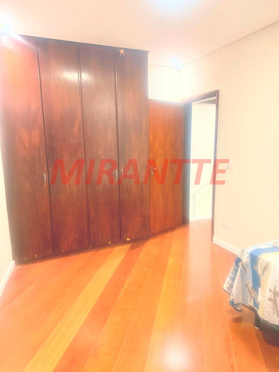 Sobrado de 300m² com 4 quartos em Jardim Guapíra