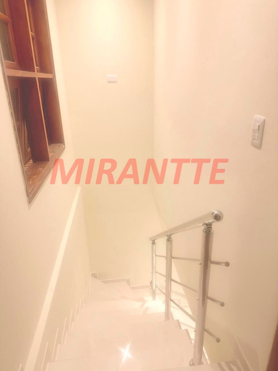 Sobrado de 300m² com 4 quartos em Jardim Guapíra