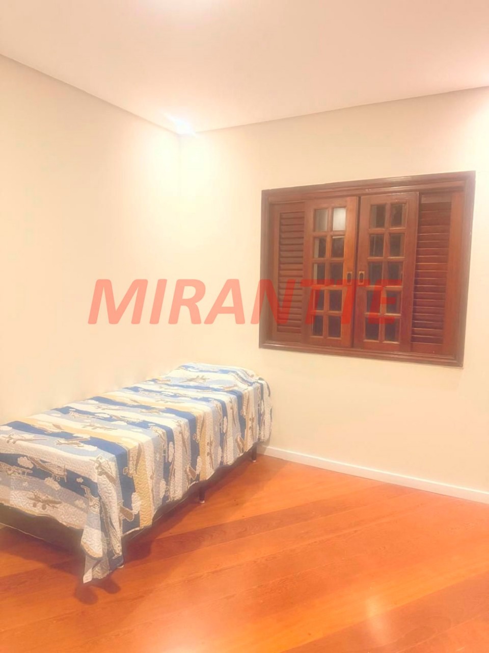Sobrado de 300m² com 4 quartos em Jardim Guapíra