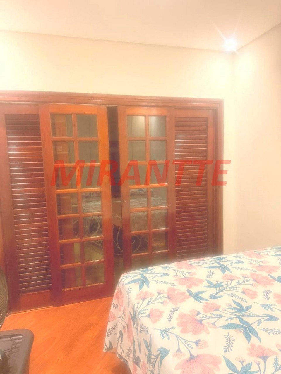 Sobrado de 300m² com 4 quartos em Jardim Guapíra