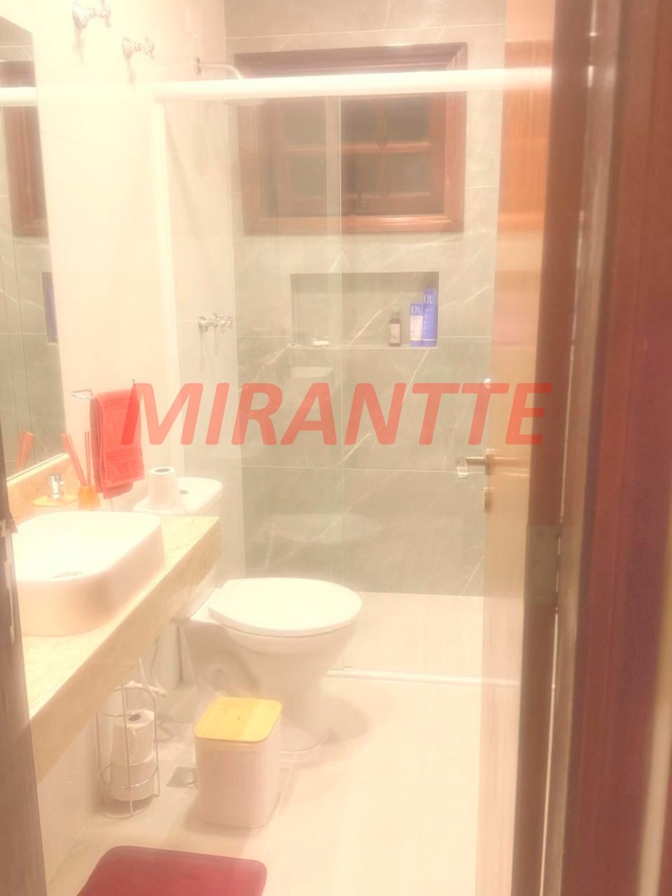 Sobrado de 300m² com 4 quartos em Jardim Guapíra