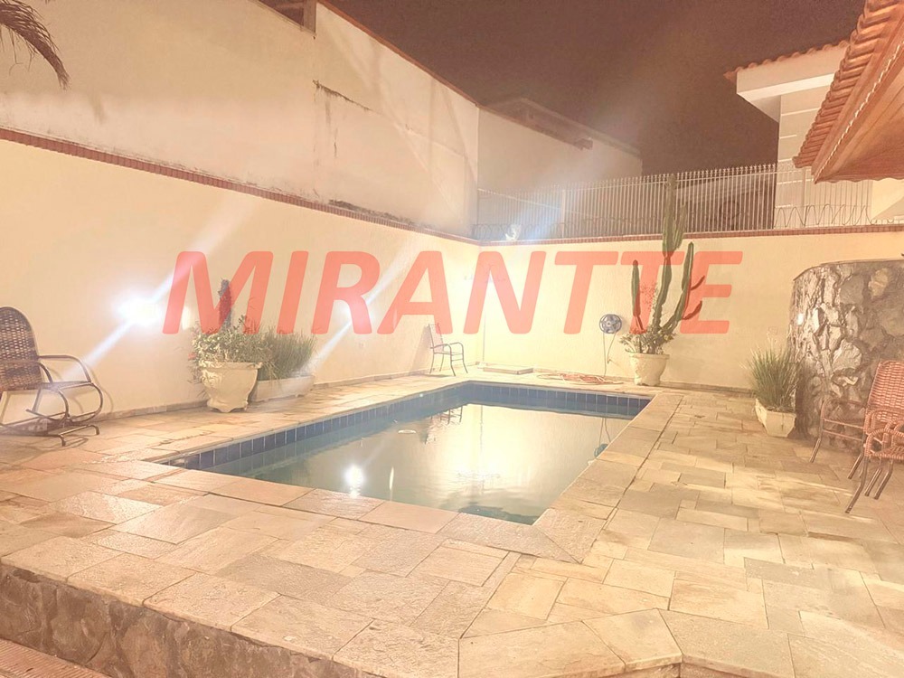 Sobrado de 300m² com 4 quartos em Jardim Guapíra