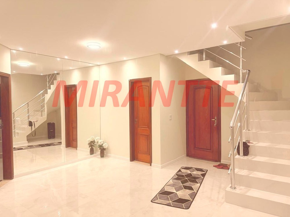 Sobrado de 300m² com 4 quartos em Jardim Guapíra