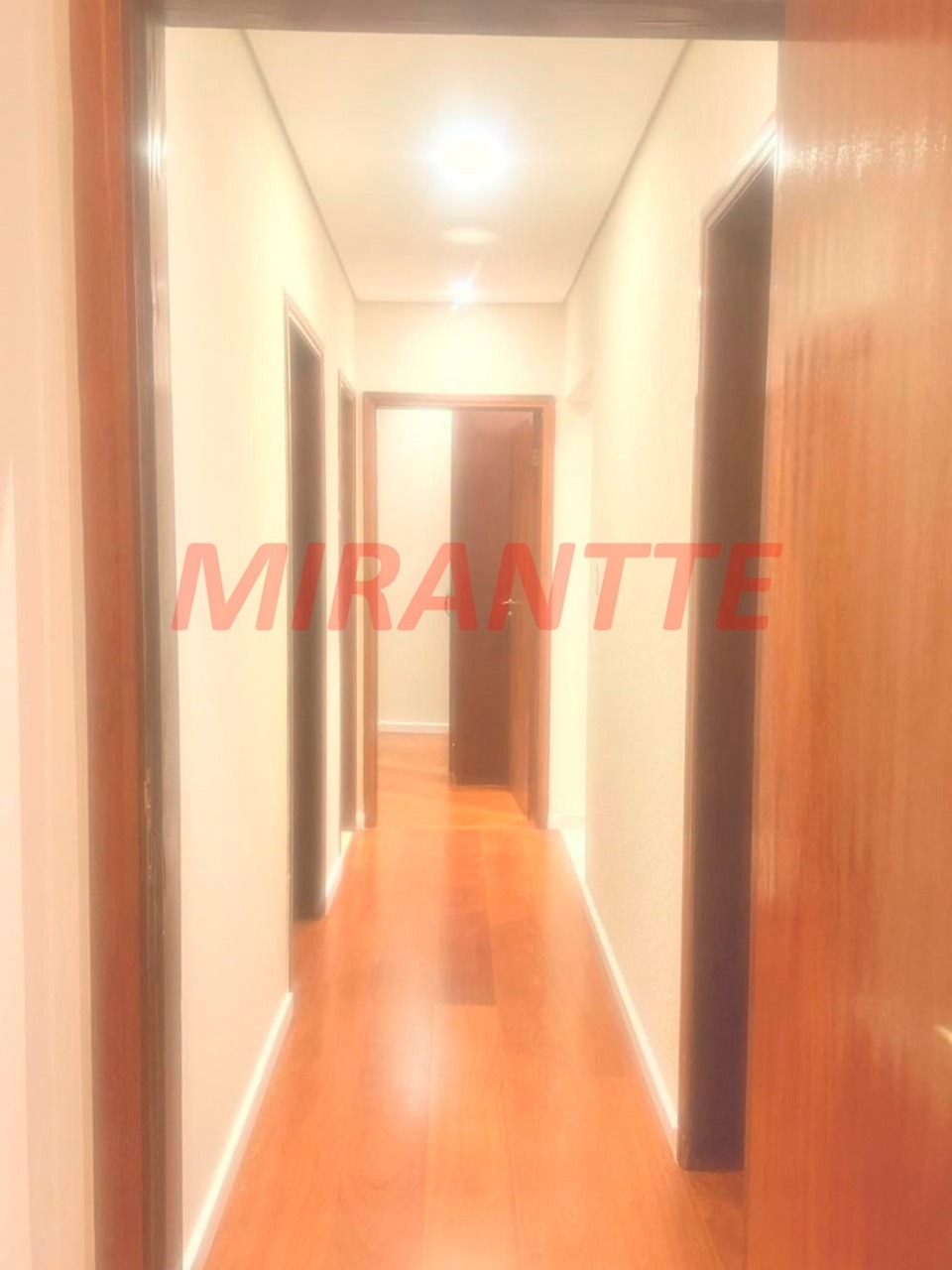 Sobrado de 300m² com 4 quartos em Jardim Guapíra