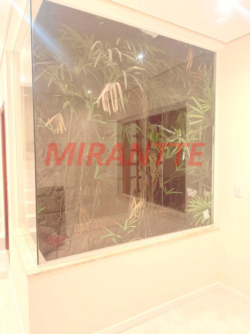 Sobrado de 300m² com 4 quartos em Jardim Guapíra