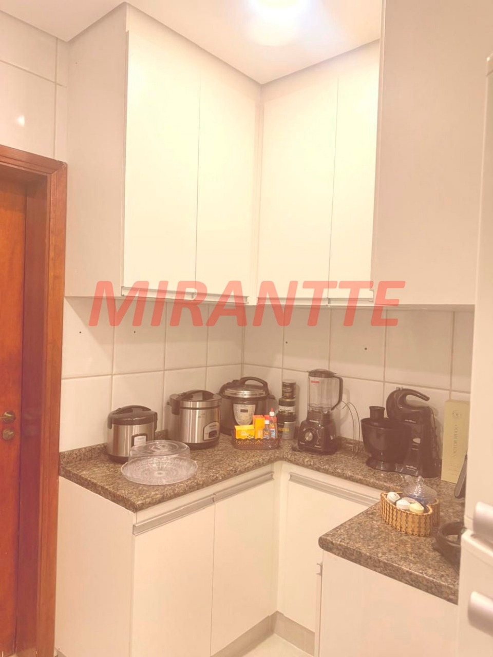 Sobrado de 300m² com 4 quartos em Jardim Guapíra