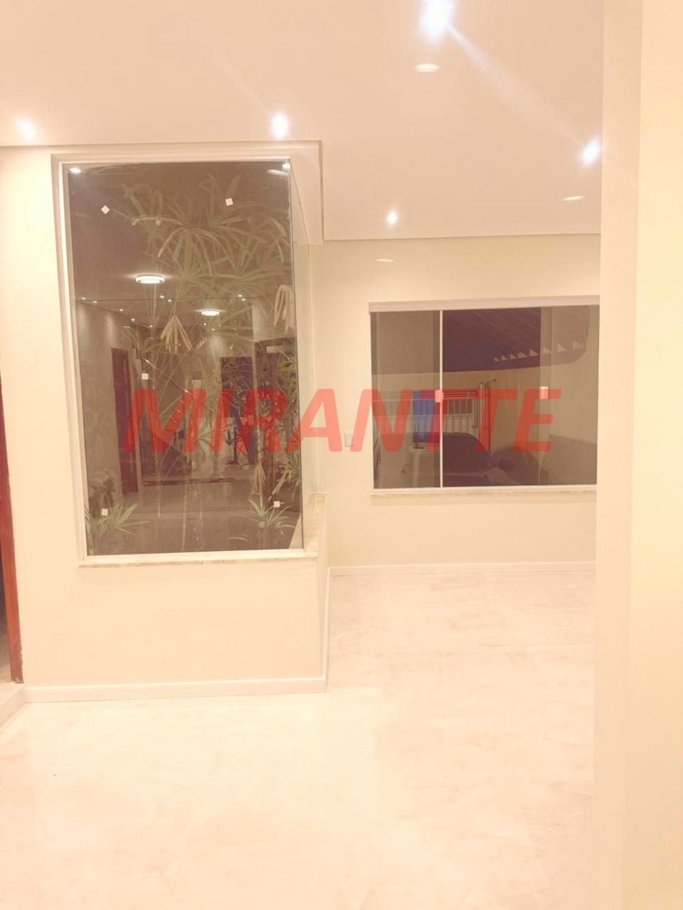 Sobrado de 300m² com 4 quartos em Jardim Guapíra