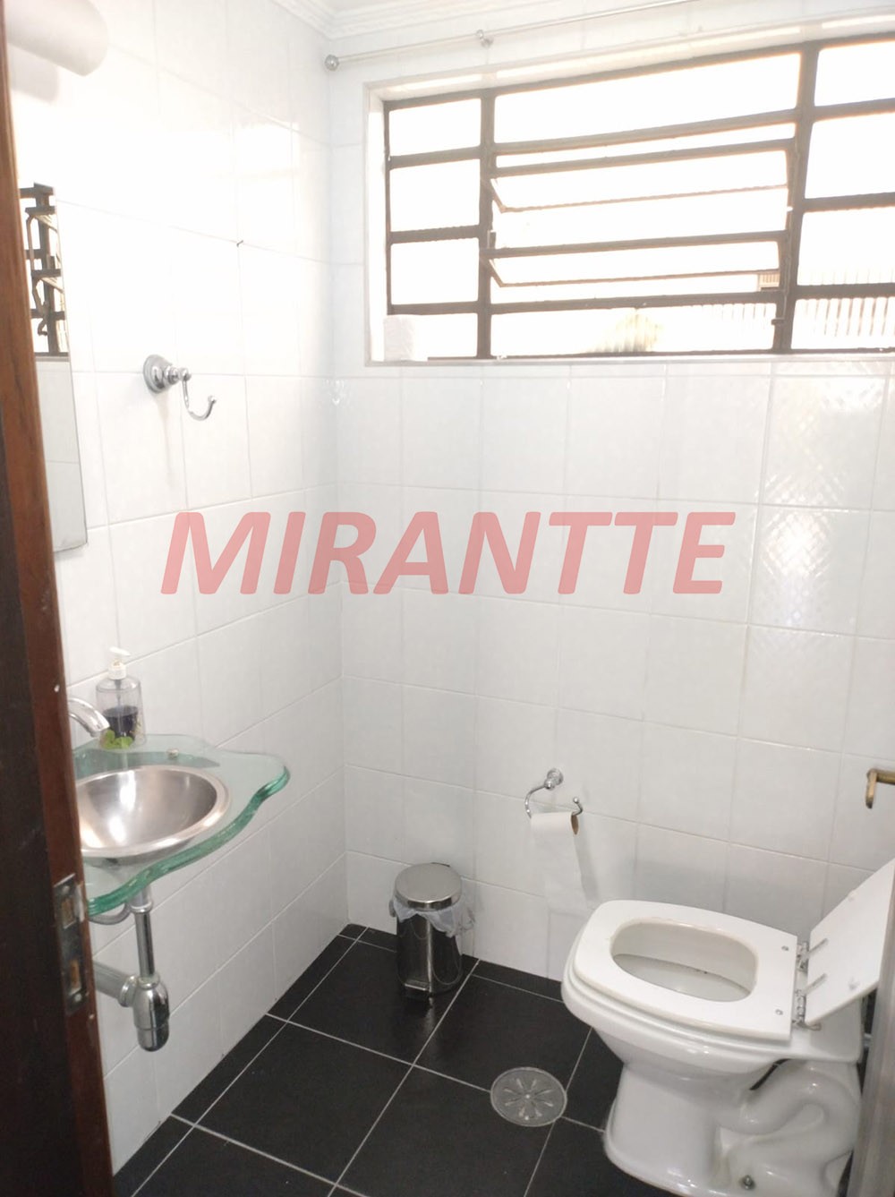 Sobrado de 240m² com 4 quartos em Conjunto Residencial Santa Terezinha