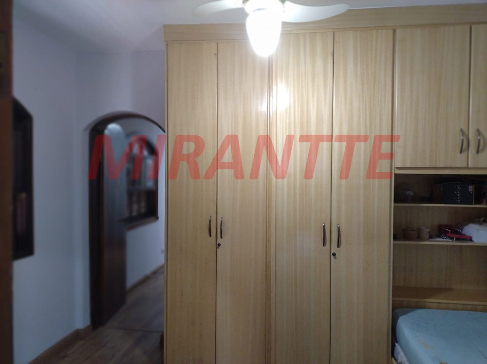 Sobrado de 240m² com 4 quartos em Conjunto Residencial Santa Terezinha