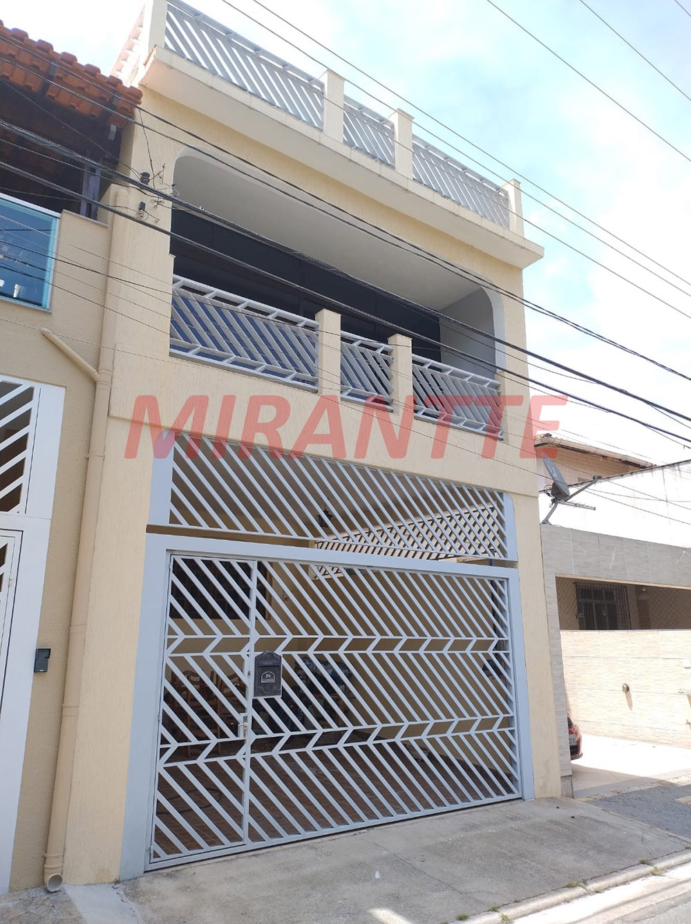 Sobrado de 240m² com 4 quartos em Conjunto Residencial Santa Terezinha