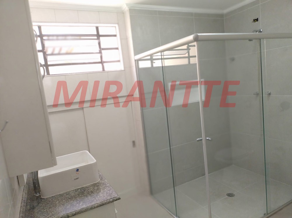 Sobrado de 240m² com 4 quartos em Conjunto Residencial Santa Terezinha