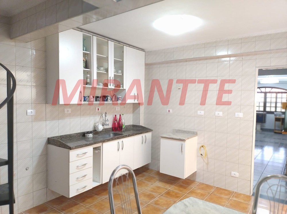 Sobrado de 240m² com 4 quartos em Conjunto Residencial Santa Terezinha