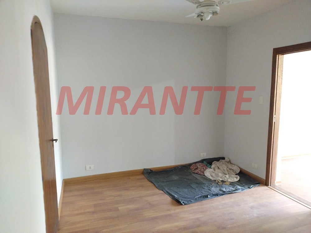 Sobrado de 240m² com 4 quartos em Conjunto Residencial Santa Terezinha