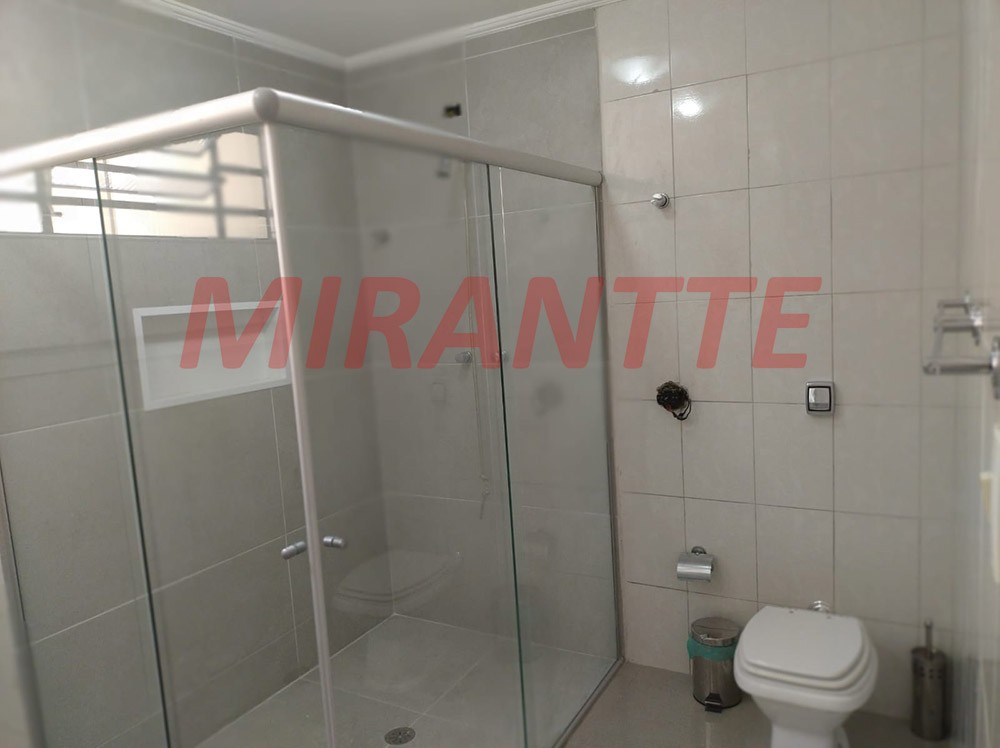 Sobrado de 240m² com 4 quartos em Conjunto Residencial Santa Terezinha