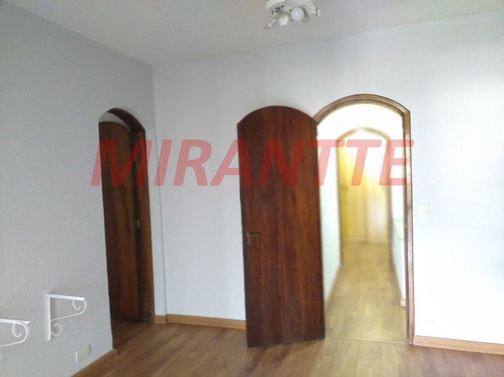 Sobrado de 240m² com 4 quartos em Conjunto Residencial Santa Terezinha