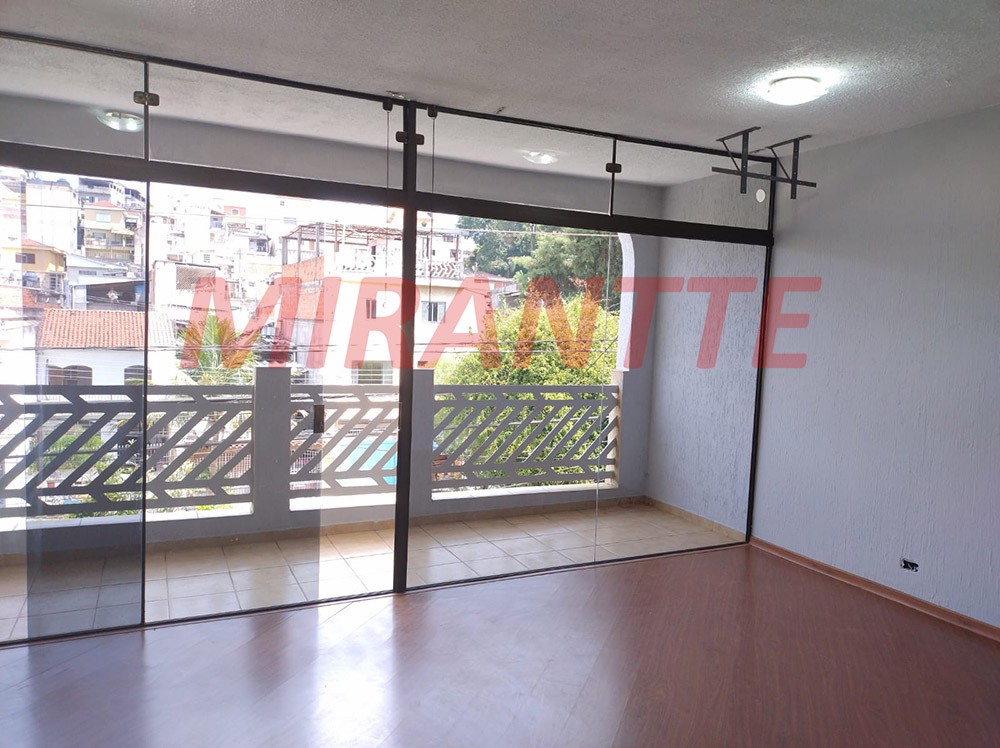Sobrado de 240m² com 4 quartos em Conjunto Residencial Santa Terezinha